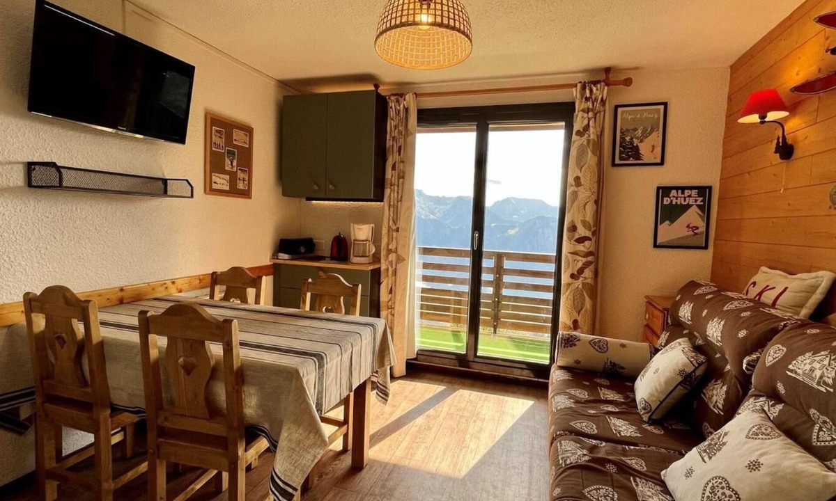 Eclose-Ouest Apartment | 180m from shops, 2nd floor, view valley, balcony, tv, 24m², Alpe d'Huez