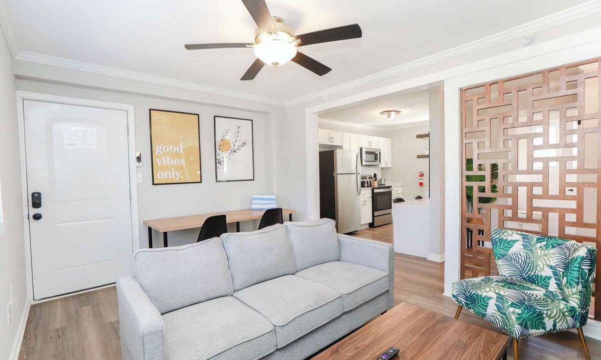Cottage Line Apartment | 1866 EOV Wave Suite