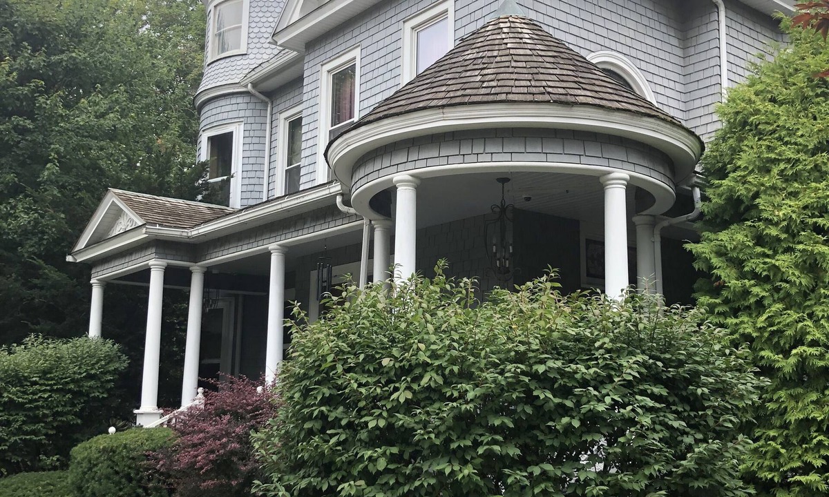 Washington House | 1895 Grand Victorian Lady 4 Bedrooms 3 Baths Lush Gardens Pet Friendly Gorgeous!