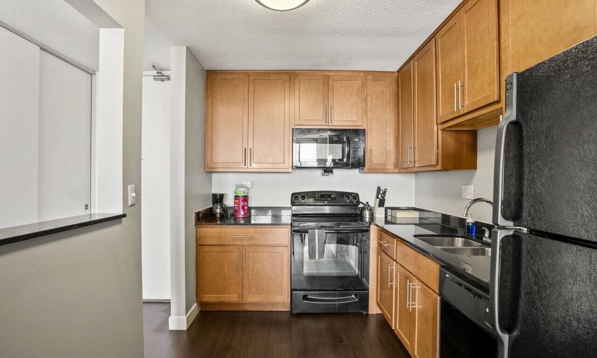 Downtown Minneapolis Apartment | 18th Floor Sky Suite| Downtown| Pool/Gym/Parking