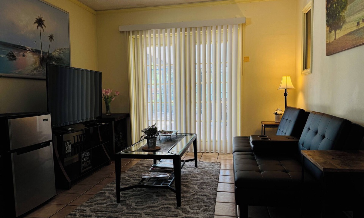 Bradenton House | 1Bedroom✔1Bathroom✔ Livingroom✔ Beach Get Away✔ Pool access✔ Quiet