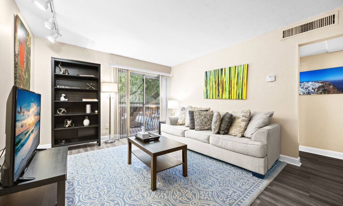 Gainesville Apartment | 1BR/1B walking distance to Shands/UF/VA, Pool!