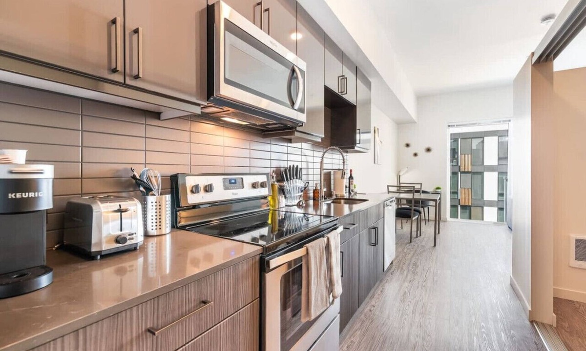Downtown Apartment | 1BR 1BA w/AC - Long Term Gym Parking Redmond DT