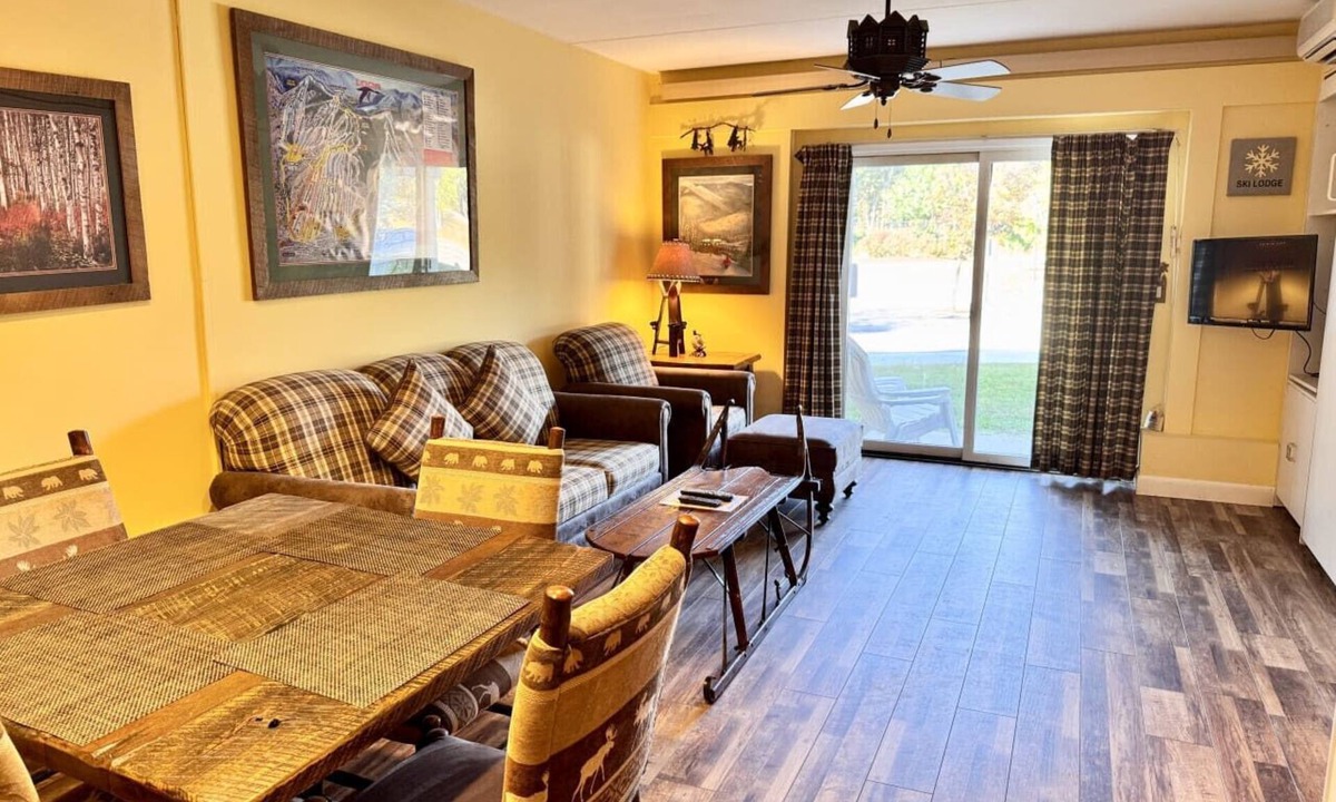Lincoln Apartment | 1BR 2 Bath Sleeps 6 | Murphy Bed | Kancamagus Hwy | Indoor Pool | Near Loon