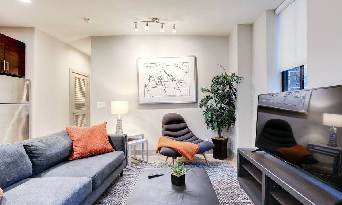 Downtown Baltimore Apartment | 1BR Apartment With Gym & City Views