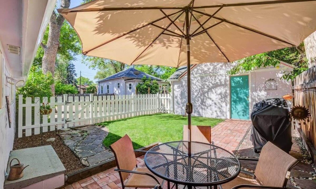 Southwest Colorado Springs House | 1BR Charming Cottage Near Broadmoor, Zoo, and more