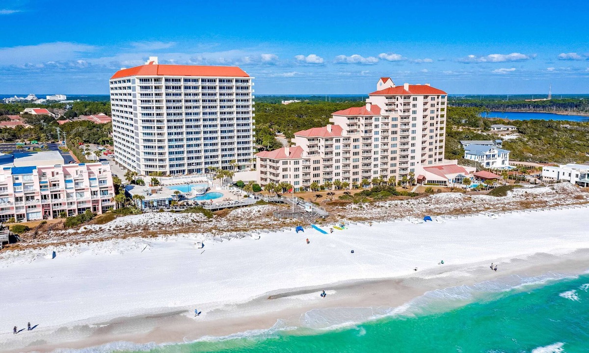 Sandestin Apartment | 1BR condo steps to beach, pools, hot tub
