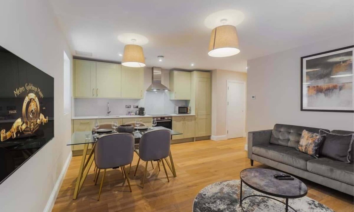 Windsor Apartment | 1BR Gem, Private Parking - VAT Q - By Tempstay
