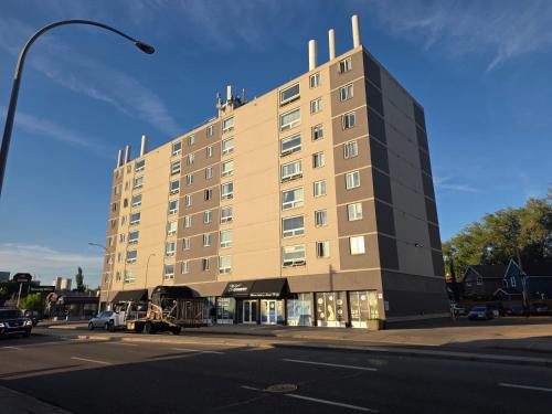 Kensington Apartment | 1BR in a 2BR Shared Condo Kensington DT
