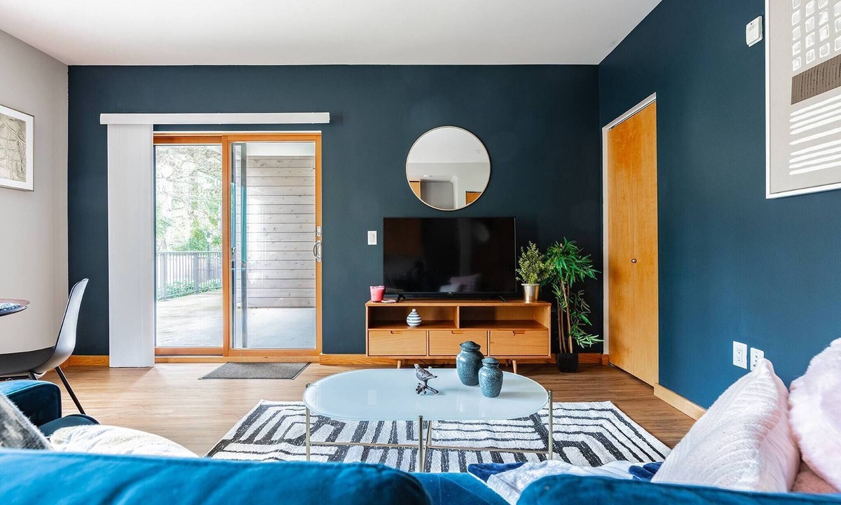 Northwest Bellevue Bed & Breakfast | 1BR | Modern, Chic, AC | Bellevue | Sophari East A