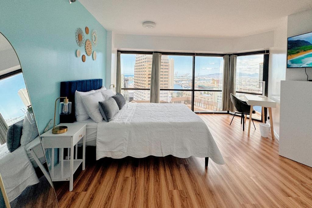 Downtown Honolulu Apartment | 1BR Ocean Sunset View With Parking