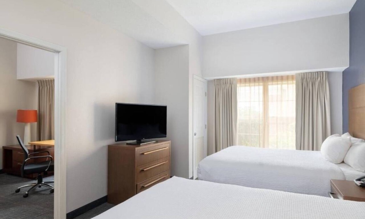 Williamsburg Hotel | 1BR Suite | Mariott Williamsburg | Colonial Wburg, W&M, Busch Gardens