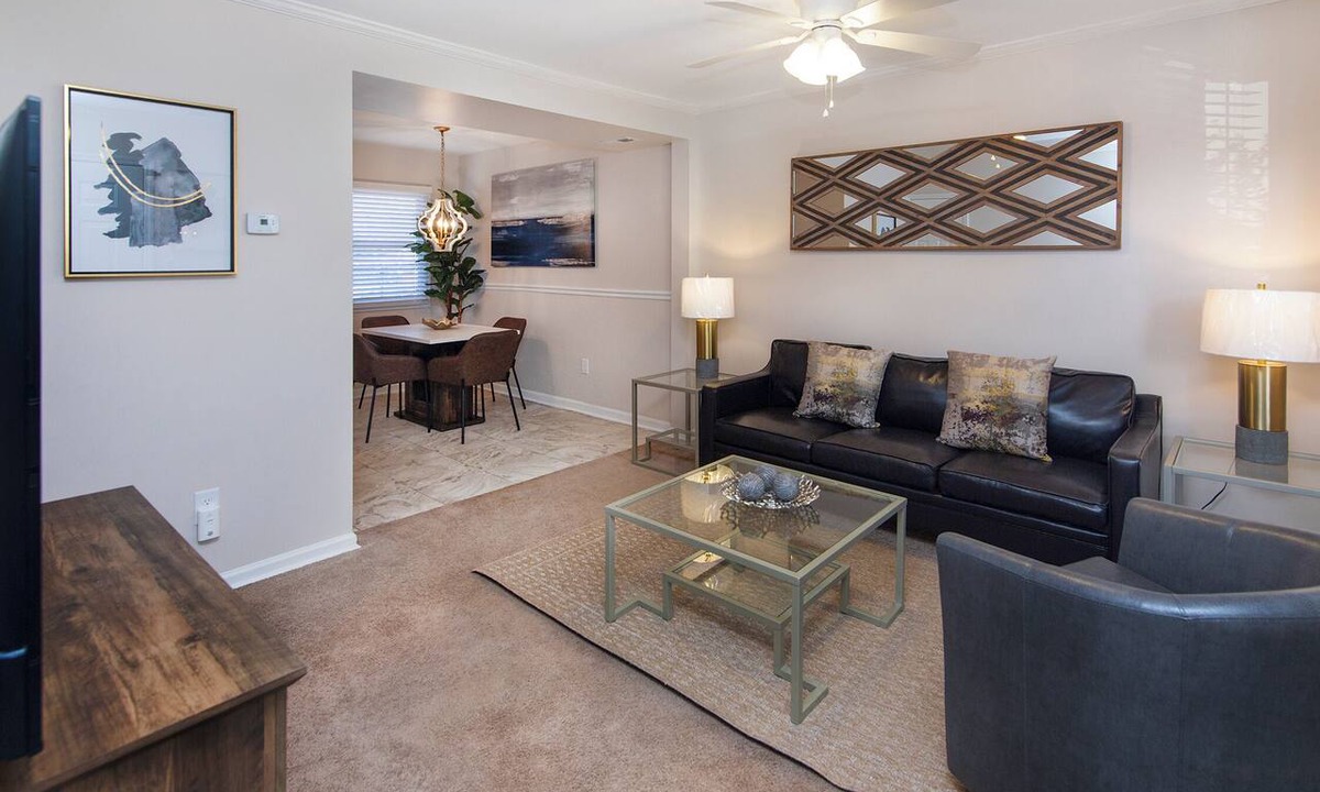 Ponderosa - Wingate Apartment | 1BR with Easy Access to Uptown