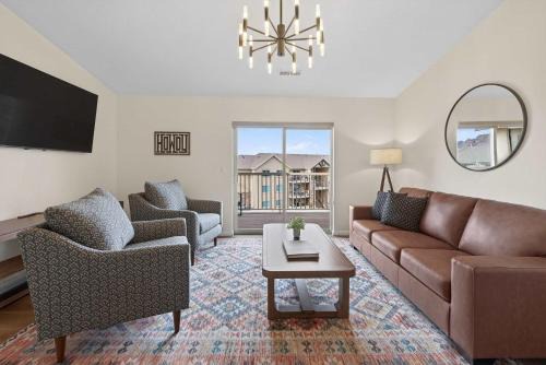 Moab South Valley House | 1J Top Floor Moab RedCliff Condo POOL & HOT TUB