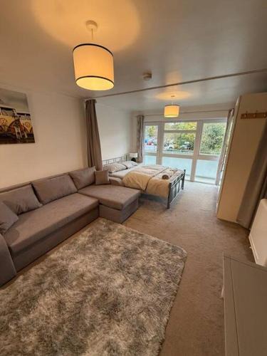Crawley Apartment | 1st floor studio flat in Crawley! Close to Gatwick