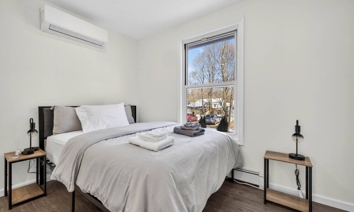 Westbrook Center Apartment | 1st Floor Westbrook Anchor | 2 Queen Beds | EV Charger | Near Beach