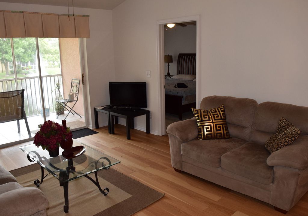 Palm River Estates Apartment | 2/2 Condo in convenient North Naples location
