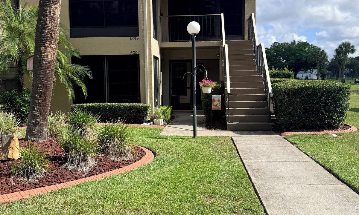 Sun 'N Lake Condo | 2/2 CONDO IN POPULAR GOLF VILLAGE AT SUN 'N LAKE! Overlooks golf course & pool!