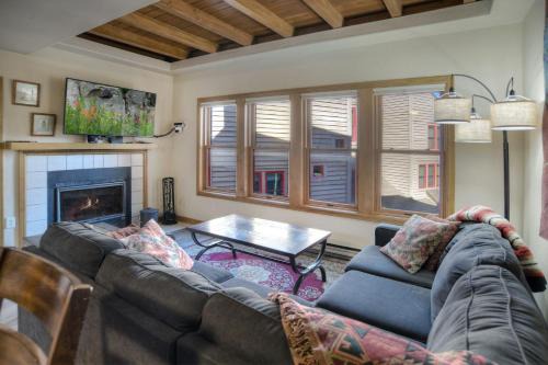 Durango House | 2 2 Ferringway 16