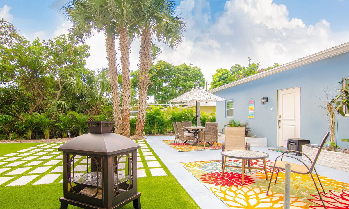 Juno Beach House | 2/2 Juno House near Beach/Intracoastal bring Boat Large outdoor area. NPB Pool