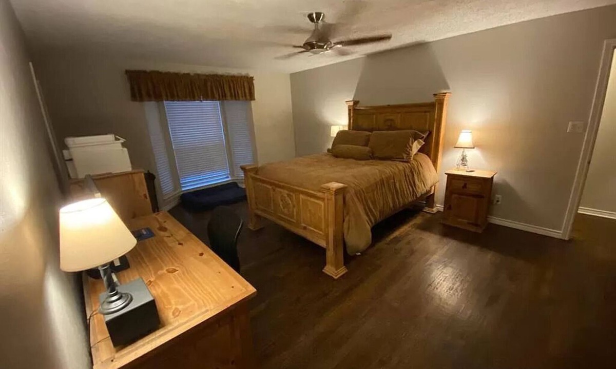 Lucas House | 2-Acres 5-bed 3-bath home with pool, work shed, pasture for horses