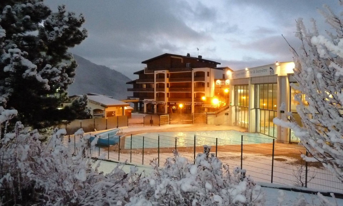 Mont-de-Lans Apartment | 2 adjoining studios at the foot of the track for 4 to 8 people