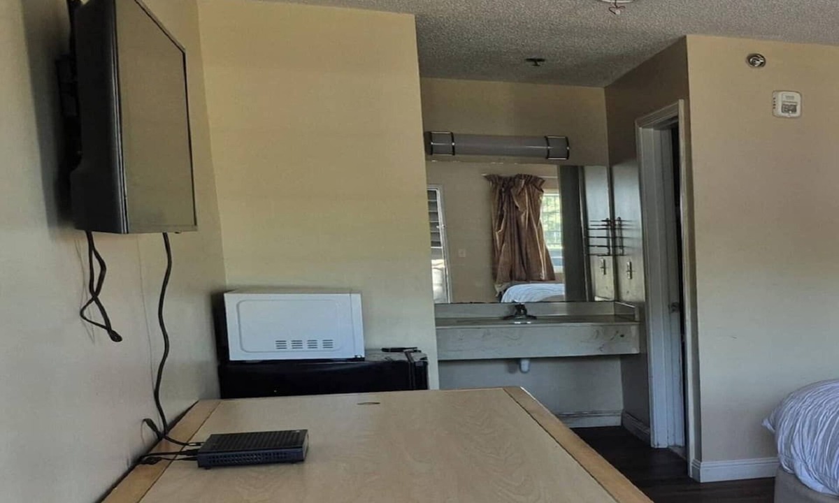 Chickamauga Hotel | 2 Affordable Queen Rooms Perfect for Local Adventures & Family Escapes