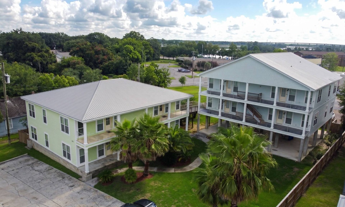 Kreole Apartment | 2 Apartments · Top Floor · 6BR 4BA · Sleeps 12