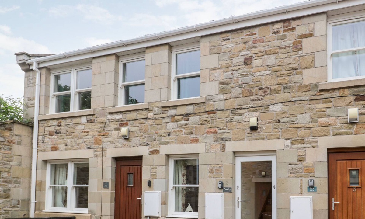 Beadnell Cottage | 2 APPLE TREE, romantic, country holiday cottage in Beadnell