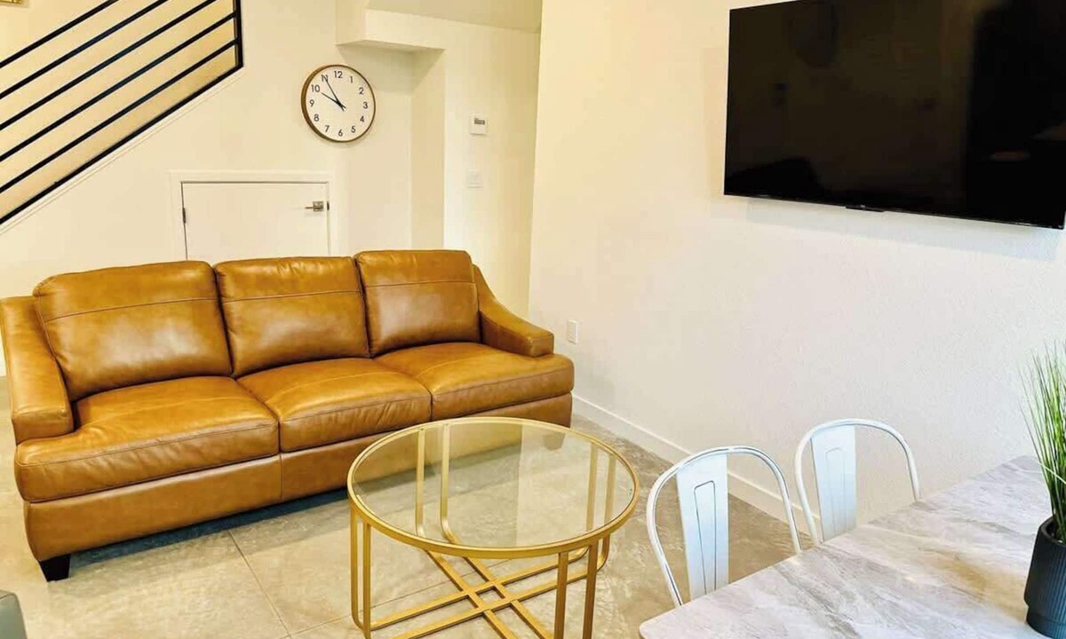 Old Southwest House | 2 Baths/Sleeps7/Pets Ok