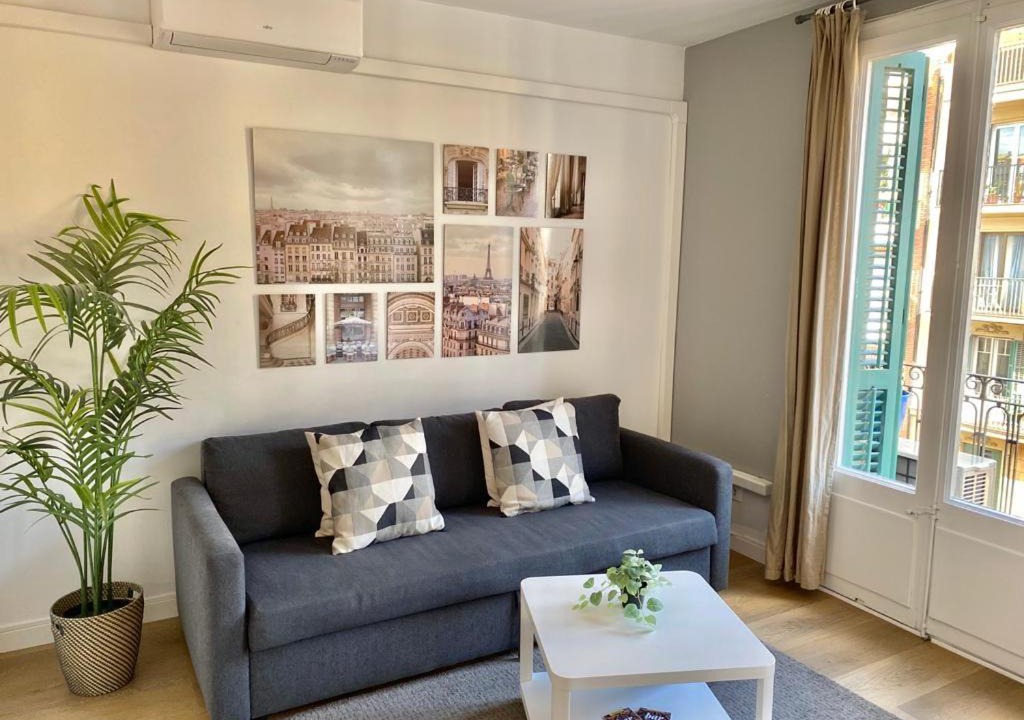 L'Antiga Esquerra de l'Eixample Apartment | 2 BDR EIXAMPLE APARTMENT