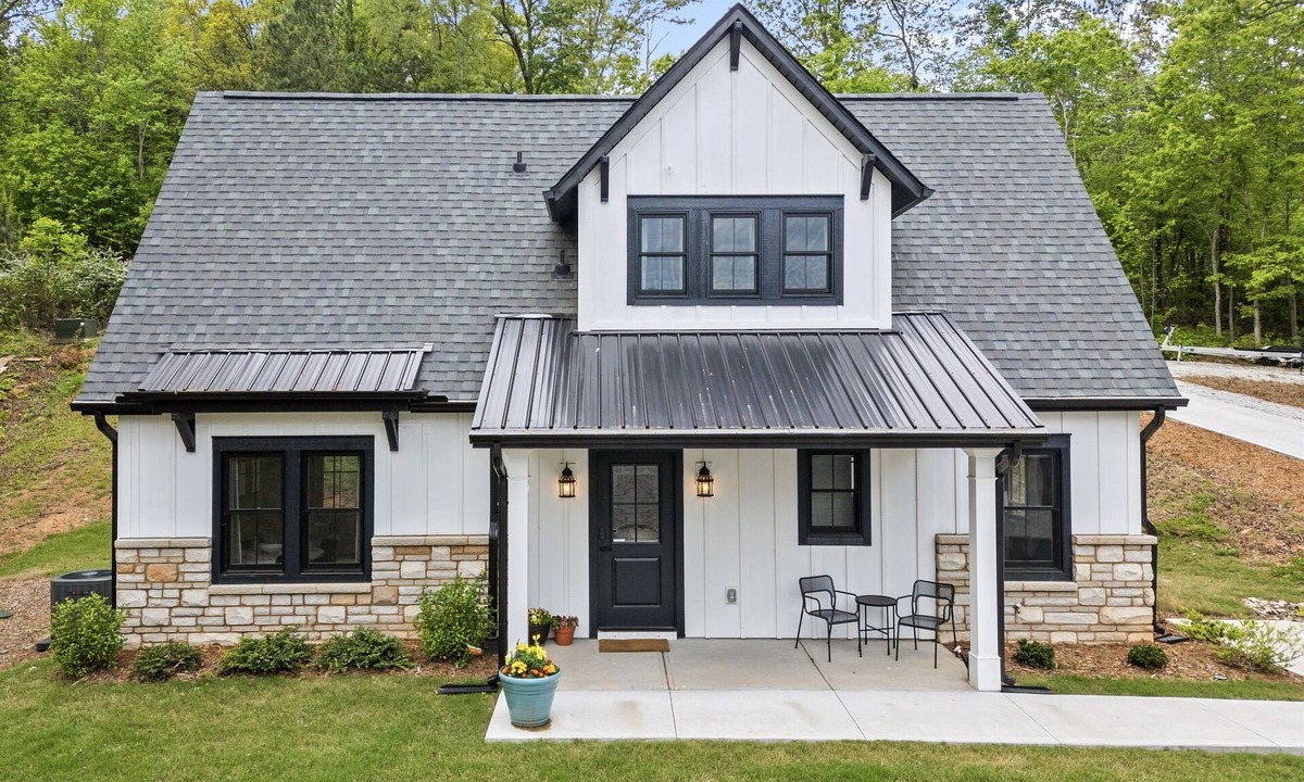 West Union House | 2 Bdr on Lake Keowee- Lake/Dock Access 15 Min to Seneca, 30 min to Clemson