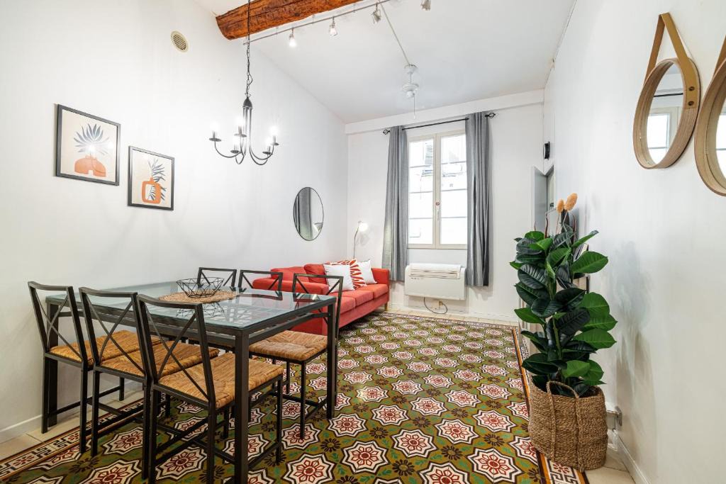 Old Town Apartment | 2 Bdr with Independent Studio - Old Town