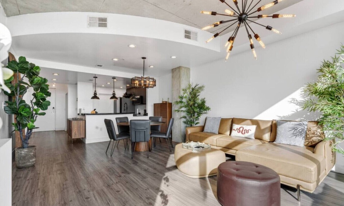 South Eola Apartment | 2 Bdrm 2 BathTropical Thunder @ The Jackson