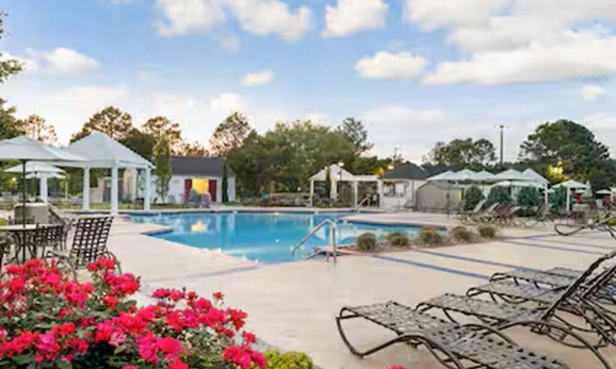 Berkeley Condo | 2 BDRM CONDO HISTORIC POWHATAN RESORT- INDOOR POOL,OUTDOOR POOL, KIDS POOL, SPA