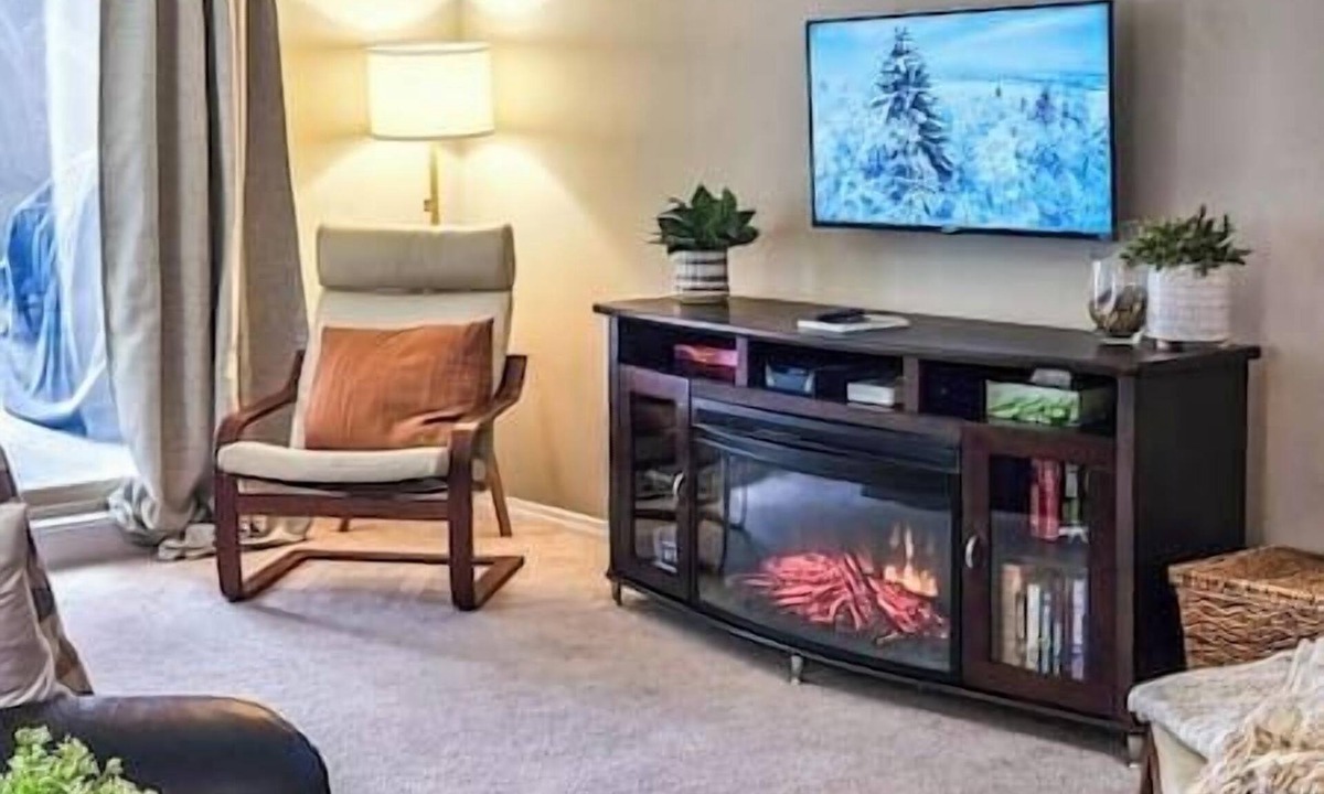 Invermere Apartment | 2 BDRM/Lakeside/Pool/AC