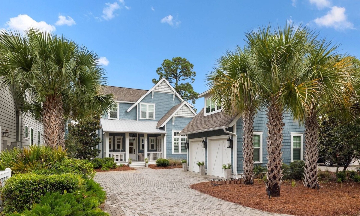 WaterSound West Beach House | 2 Beach Chairs and 1 Umbrella Provided! 4 Bikes!