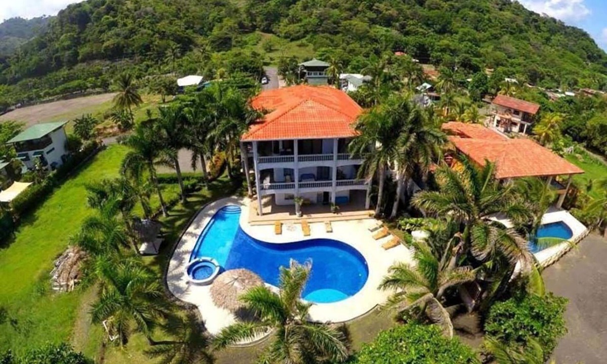 Playa Hermosa House | 2 BeachFront Properties for 40 People. Weddings, Reunions and Retreats