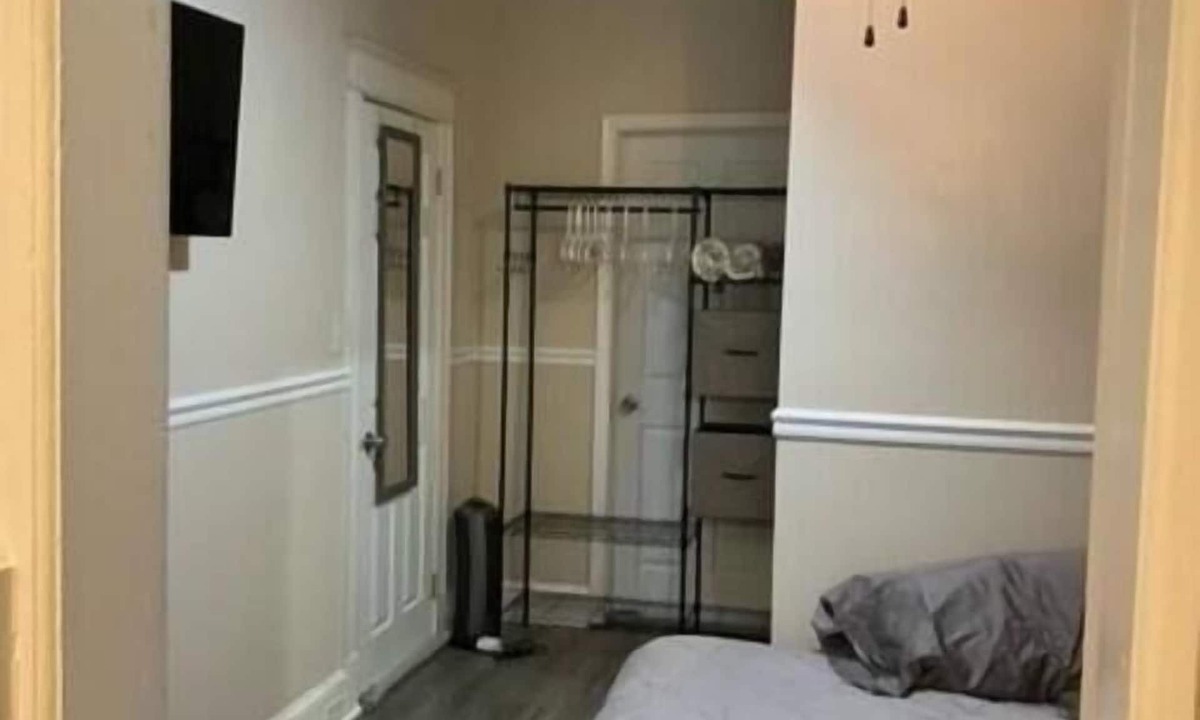 Brightwood Park Apartment | 2 Beautiful Petworth subway transportation walking distance
