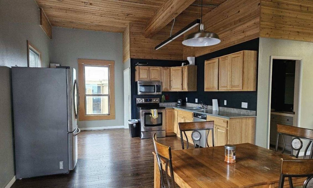 Valdez Apartment | 2 bed/1 bath - great central location - near ferry terminal, shops & more