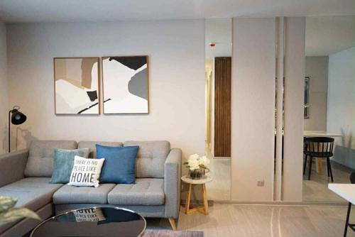 Chatuchak Apartment | 2 Bed 2 Bath Condo Steps to BTS&MRT