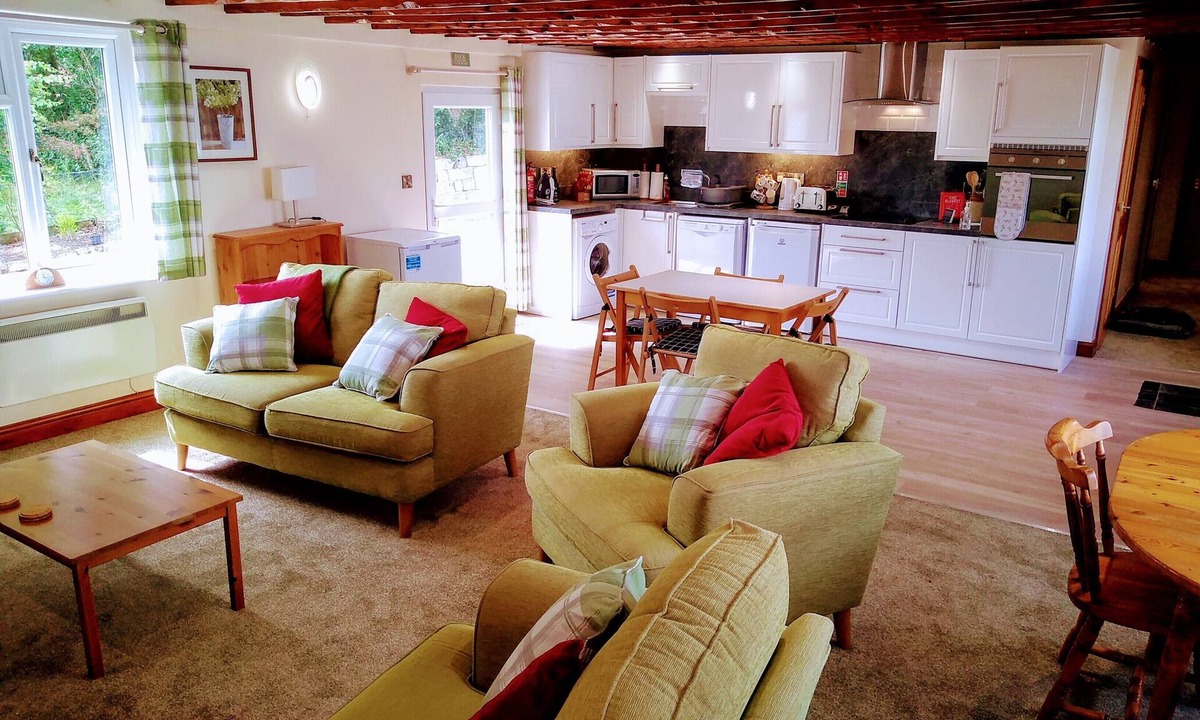 Torrington Cottage | 2 bed 2 bath property In North Devon, 9 Acres Pet Friendly, near to beach