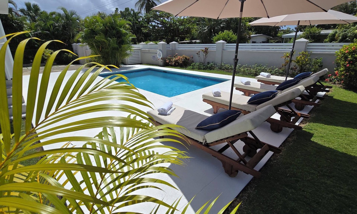 Lascelles Villa | 2 bed 2 bath with Private Pool - Close to All Amenities!