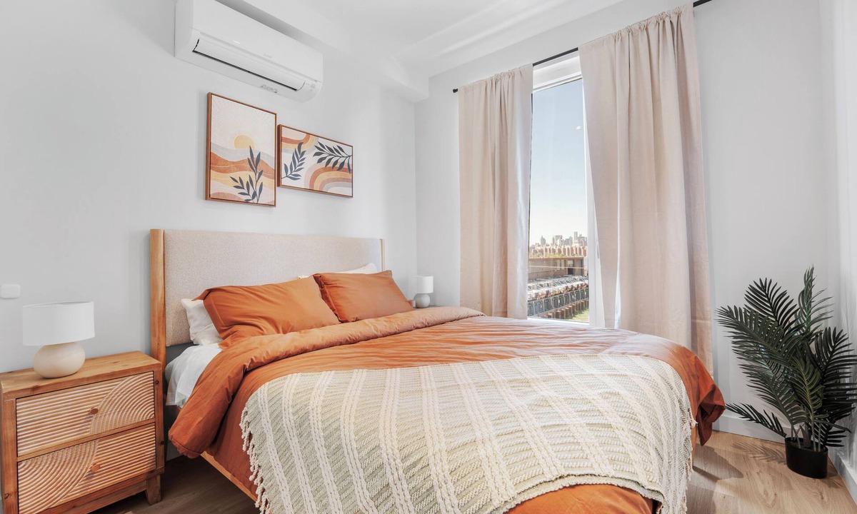 Greenpoint Apartment | 2 bed 2 bath with water views in Greenpoint/Wburg