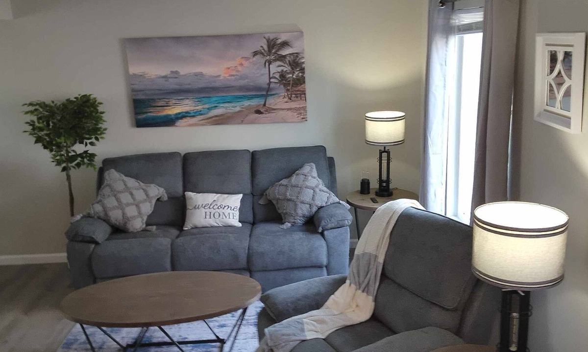 South Lyon Apartment | 2 bed apartment within 30 minutes of multiple hospitals and GM Proving Ground