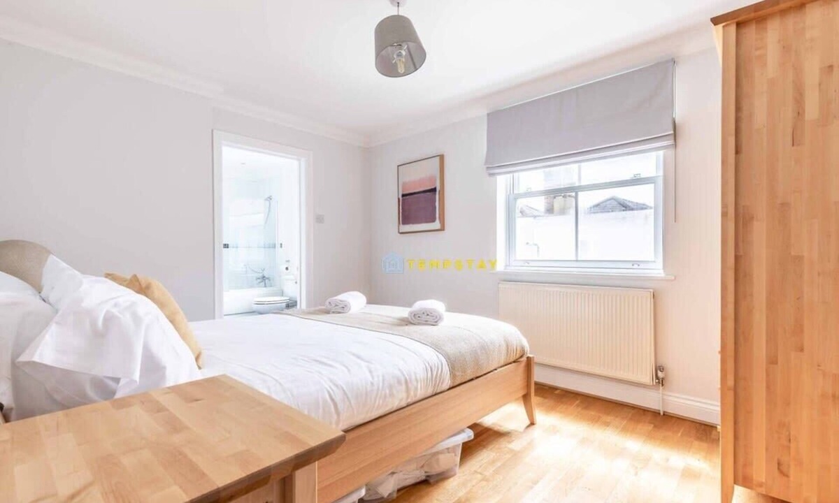 Windsor City Centre Apartment | 2 Bed Apt| Parking| Central Windsor By Tempstay