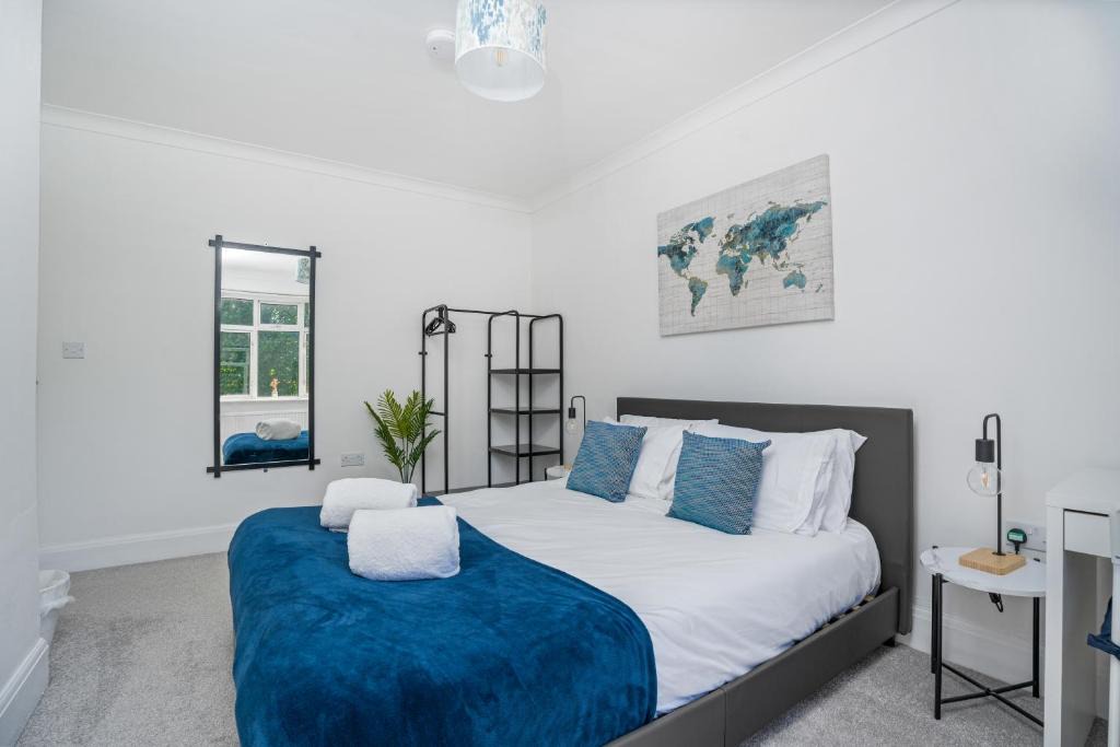 Wraysbury Apartment | 2 Bed Contractor Accommodation - 15min Drive to Heathrow & Windsor