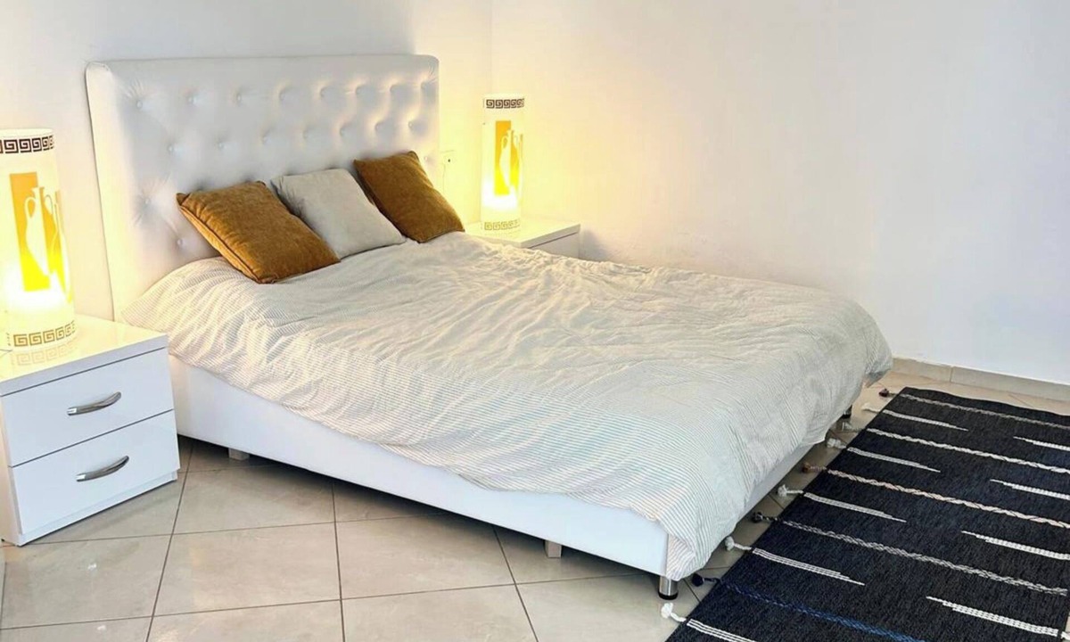 Vlore Apartment | 2 Bed Flat - Sleeps 4 - Pets - Parking - Wifi