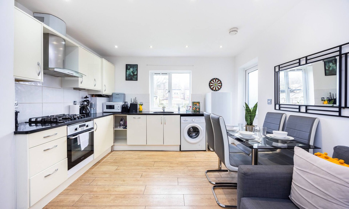 Bensham Manor Apartment | 2 Bed Flat | Thornton Heath | Sleeps 4 | Workers