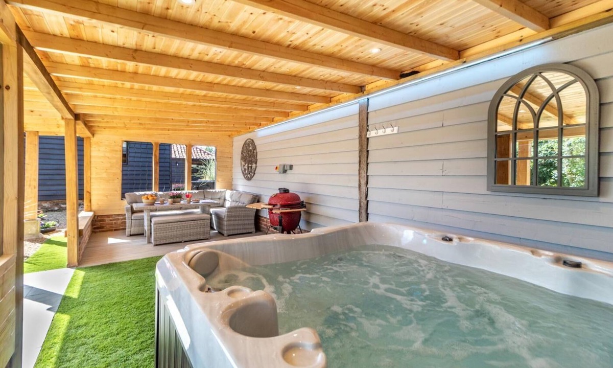 Halesworth Cottage | 2 Bed in All Saints South Elmham (oc-j29830)